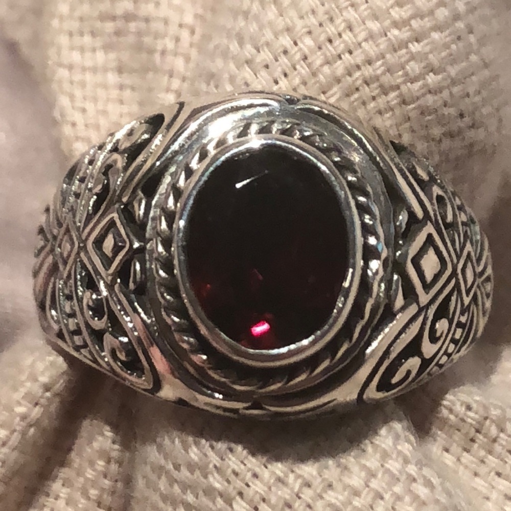 Genuine Garnet Scroll Sterling Silver 925 Ring Nwots 120$